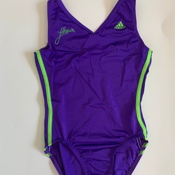 Peace and love Shawn Johnson signed Leo - Picture 2 of 3